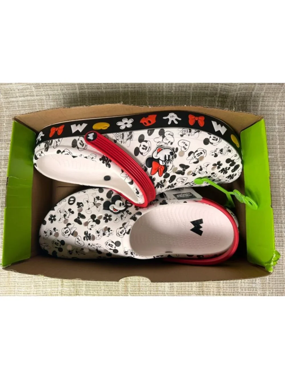 NIB Crocs Unisex Adult Mickey Off Court Clog Classic w/ 2 Charms Size 13 Men's